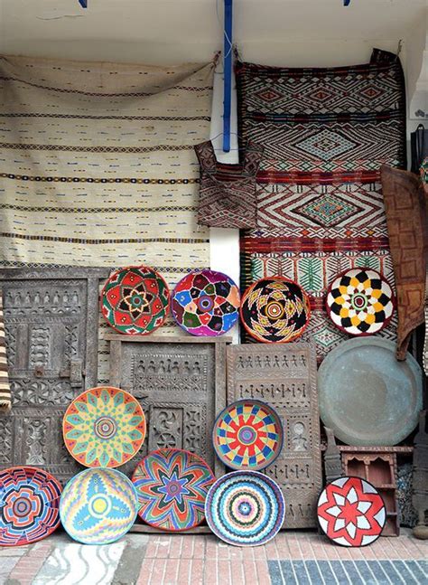 Lanternes, applique muraille, chaises, tables. 24 heures à Essaouira | Essaouira, Artisanat maroc et ...