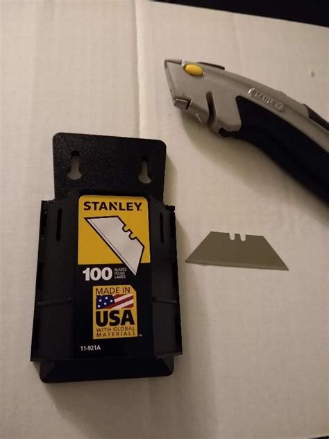 Stanley 11921a Wall Mount Utility Knife Blade Dispenser 100pack