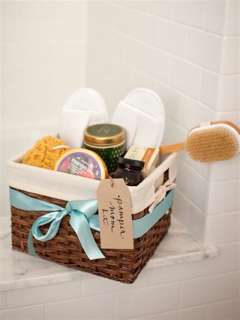 An incredible diy baby shower gift is this cool onesie cupcake gift package. 6 DIY Baby Shower Gift Kit Ideas | DIY