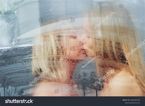 Two Nice Girls Naked Taking Shower库存照片2044052432 Shutterstock