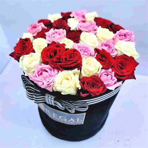 Bellissimo Box Arrangement Mixed Red White Or Pink Roses Eko Token
