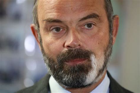 Edouard philippe est premier ministre. Édouard Philippe : Désarmer les forces de l'ordre est "une ...