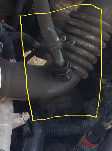 Oil Leaks From The Breather Of Toyota Corolla 2004 ~ Motor Vehicle