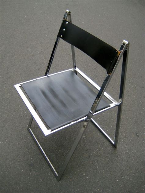 Dazu speichern wir informationen über ihren besuch in sogenannten cookies. Stuhl Klappstuhl Leder Chrom Design Klassiker Bauhaus ...