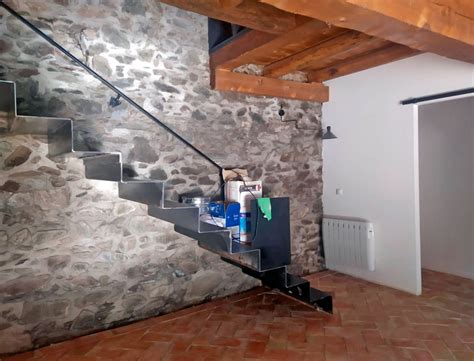 Casa rural las canteras, con 9 habitaciones dobles, ubicada a 12 km del casco urbano de trujillo, en cáceres. Ambiente conseguido con terracota natural en casa rural de ...