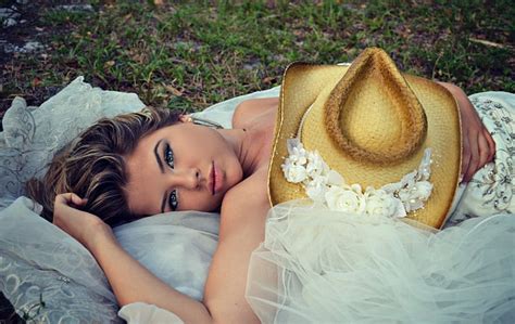 Cowgirl Bride Dress Cowgirl Veil Bride Roses Hat Brunette