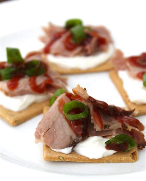 There are innumerable easy recipes for appetizer to serve on sticks, ranging from fruits and cheeses to barbecued veggies and meat. Easy Roast Beef Appetizers - Miss in the Kitchen