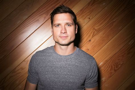 The Singles Bar Walker Hayes ‘you Broke Up With Me