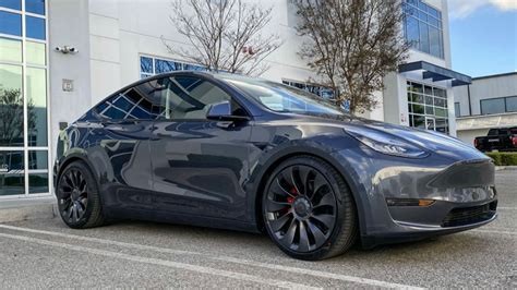 Tesla will produce model y in 2021 at giga texas and berlin. Tesla Model Y vor dem Aus: "Reichweite zu gering" | NETZWELT