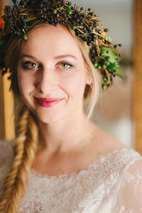 38 Flower Bridal Crowns That Are Perfect For Spring Or Any Season