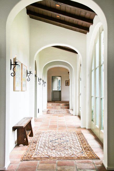 ¿podemos hablar un poco en el. A Guide to Entryway Organization | Spanish style homes ...
