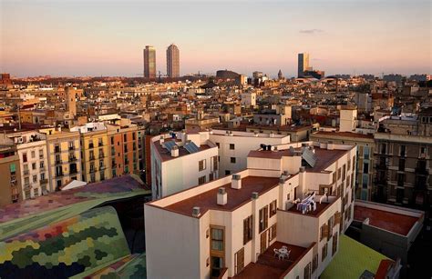Barcelona From Left To Right Mapfre Bild Kaufen Lookphotos