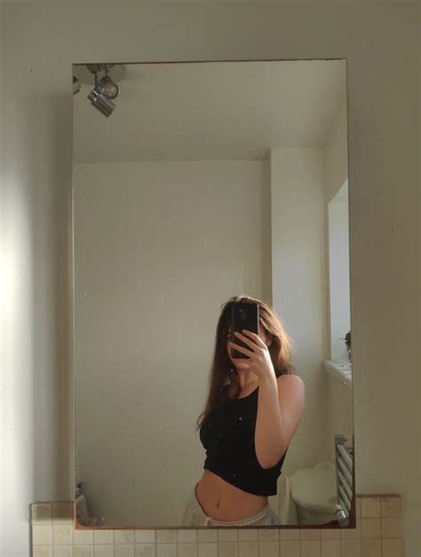 Girls Mirror Selfie Poses Instagram Selfies Poses Girl Photography