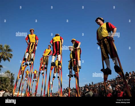 Stilt Walkers Hi Res Stock Photography And Images Alamy