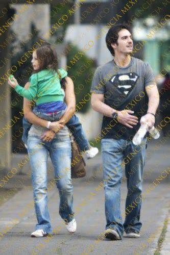 A poco más de un año de anunciar su divorcio con aislinn derbez, mauricio ochmann ha decidido darse una nueva. MAURICIO OCHMANN CON HIJA Y PAREJA ADRIANA CAMPOS
