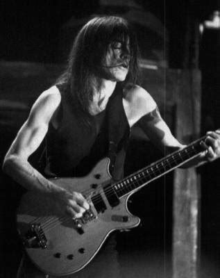 When dewey takes a fry he lifts it to his mouth but in the. Djawir Sneekvid's: Malcolm Young