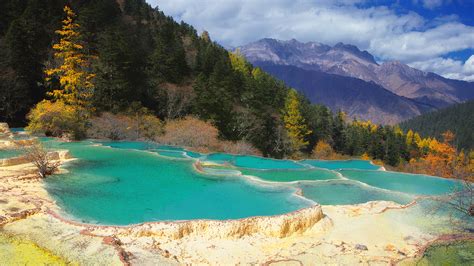 Huanglong Naitonal Parkhuanglong Scenic Valley In Jiuzhaigou Sichuan