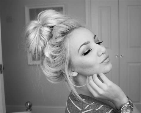 Perfect Easy Messy Bun Tutorial Without Sockdonut Hair Styles
