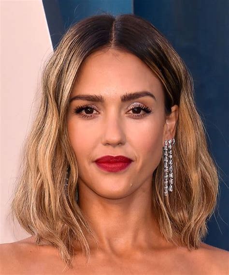 jessica alba s 33 best hairstyles and haircuts