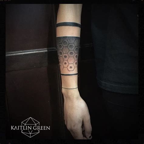 Dotwork Black And Grey Geometric Armband For Women Hexagons Pattern
