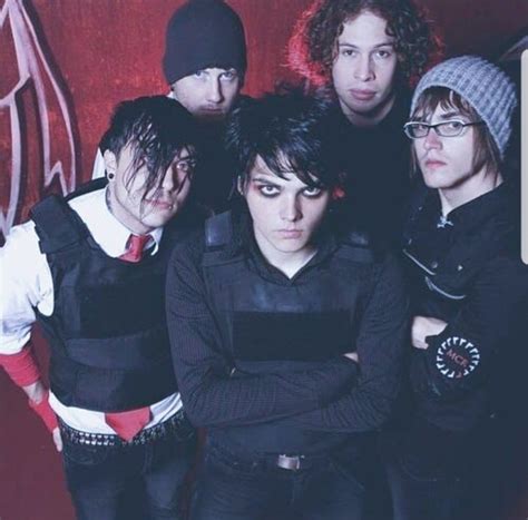 Pin By Heather Hobart On My Chemical Heartbreak My Chemical Romance Best Emo Bands Emo Culture