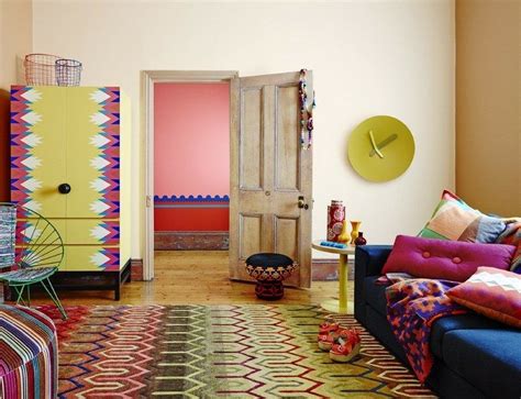 Die farben sind flexibel und es macht spaß, sie zu koppeln, um unterschiedliche stimmungen für ihr wohnzimmer zu erzeugen. Wohnzimmer Einrichtung exotische Muster neutrale ...