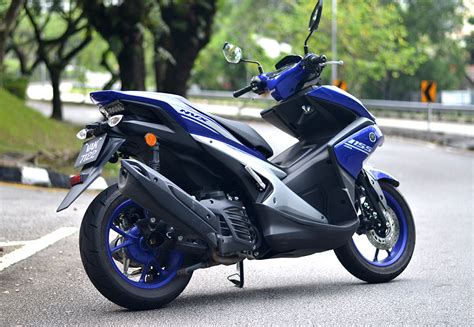 This single cylinder petrol unit is capable of delivering 14.8 bhp at 8,000rpm and a peak torque of 14.4 nm at 6,000rpm. TUNGGANG UJI: YAMAHA NVX 155 VVA, INILAH SKUTER SPORTY ...