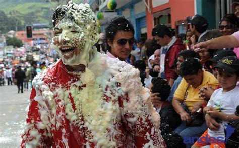 Son una herencia que podemos dejarle a nuestros hijos y nietos en un futuro cercano. FIESTAS, COSTUMBRE Y TRADICIONES DE LA SIERRA ECUATORIANA ...