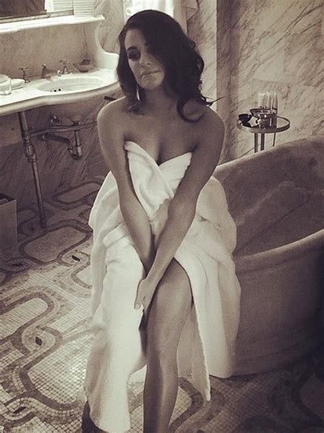 10 sexy pics of celebrities in towels