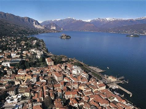 Stresa serves as the gateway to the lake's biggest islands, the borromean islands. Stresa