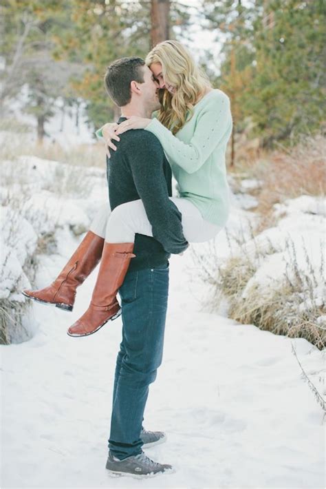 romantic winter engagement photo ideas