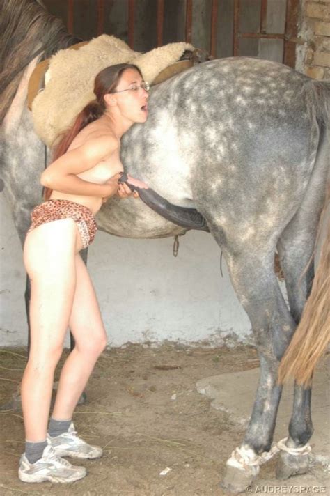 Тощие женщины любят сосать и дрочить коням фото зоо порно лучшее