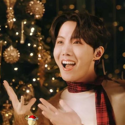 Pin By Storm V On Bts 방탄스년단 Bts Christmas Jhope Christmas Aesthetic