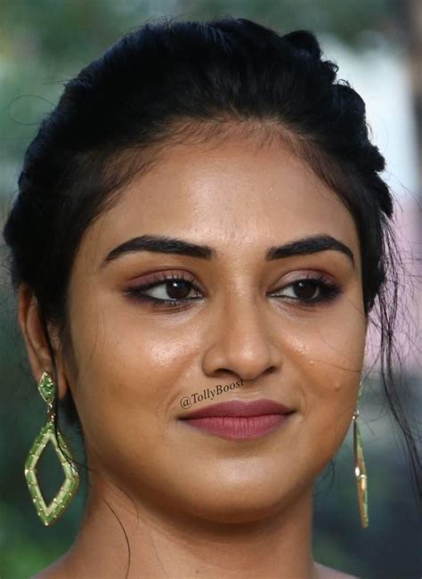 Indian Girl Indhuja Ravichandran Hot Without Makeup Face Closeup