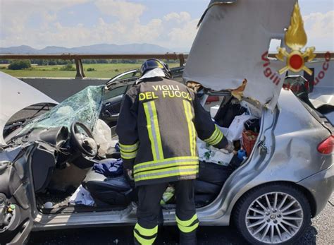 Roma Tragico Incidente Sull A All Uscita Di Fiano Romano Scontro Auto Tir Grave Un Uomo