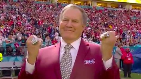 Video Bill Belichick Shows Off Super Bowl Rings While Getting Booed At