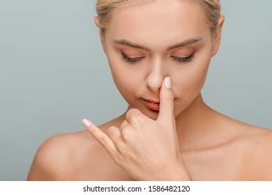 Attractive Naked Woman Touching Nose Isolated Foto De Stock Shutterstock