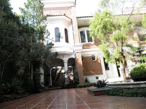 Maybe you would like to learn more about one of these? RUMAH DIJUAL: Brick House Mansion Rumah super mewah dan ...
