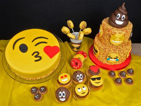 Emoji Kiss Cake Funcakes