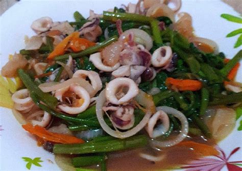 Masukan cumi, lalu beri sauri dan penyedap rasa sesuai selera. Cara Membuat Cah Kangkung Ala Seafood Yang Enak.