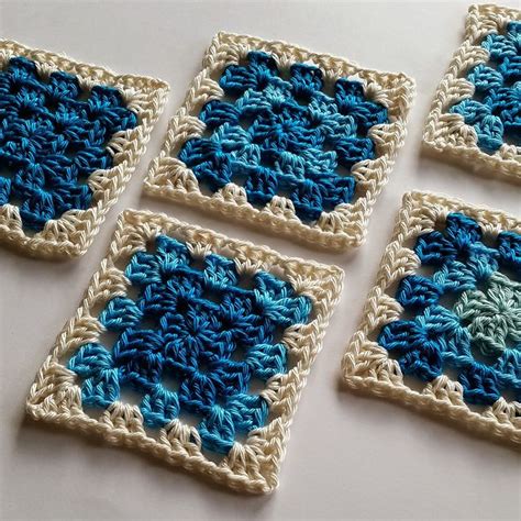 Here you will also see dozens of the granny square that will inspire you with their amazing color combinations. Easy Free Granny Square Crochet Patterns