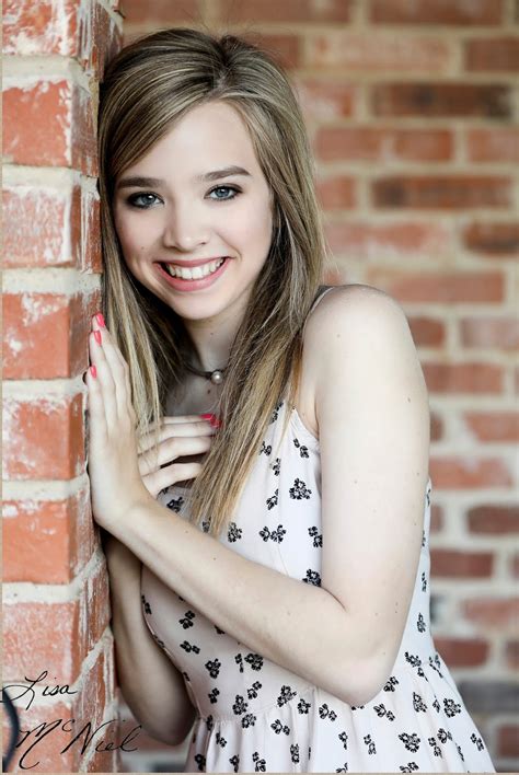 50+ simple and amazing senior picture poses for girls. Lisa-Marie-Photography Flower Mound Photographer serving ...