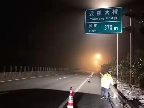 香港身份證及居留權 香港特區旅行證件 出生、死亡及婚姻登記 為非永久性居民提供的服務 出入境管制 協助在外的香港居民服務 中國國籍. 【第一发布】受寒潮天气影响，京珠北高速实施交通管制_韶关发布