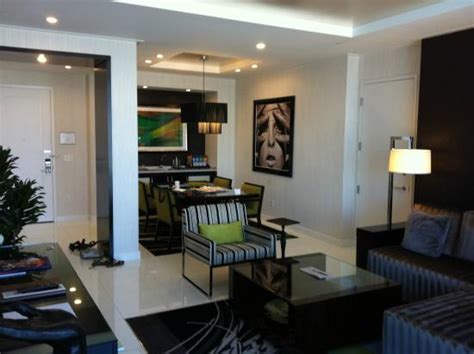 2 bedroom penthouse city view. One bedroom penthouse dining area - Picture of ARIA Sky ...