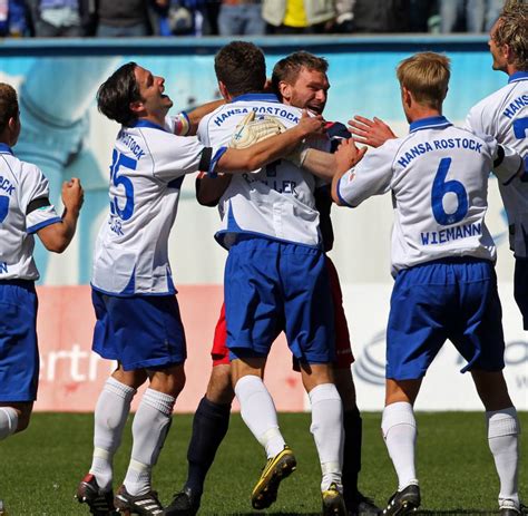 All information about hansa rostock (3. Dritte Liga: Hansa Rostock steigt in die Zweite Liga auf - WELT