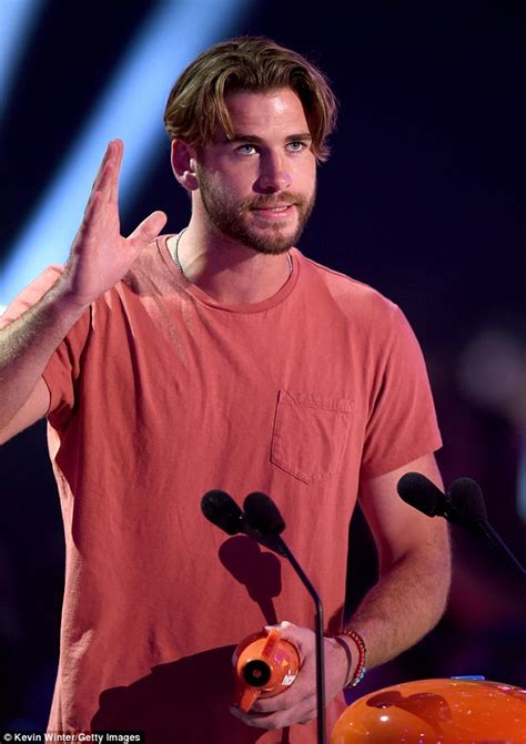Eboy haircut men middle part undercut. Liam Hemsworth debuts new haircut at the Kids' Choice ...