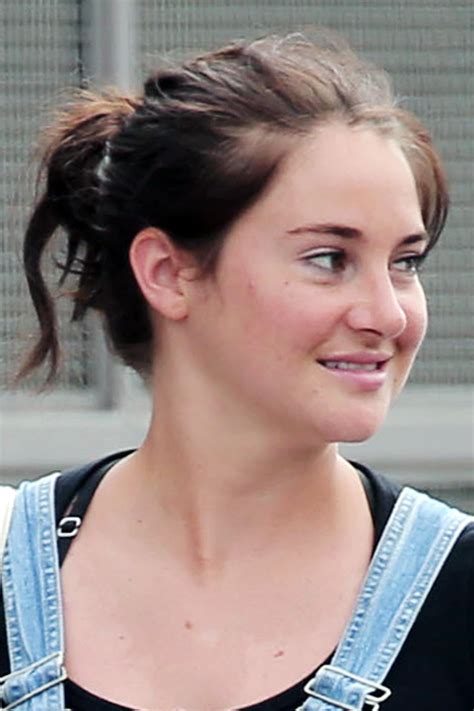 Shailene Woodleys Hairstyles And Hair Colors Steal Her Style