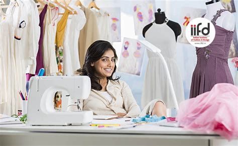Choose A Fashion Designing Diploma Course For A Successful Career