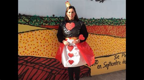 El síndrome debe su nombre a la obra homónima del escritor británico lewis carroll, en la que la joven alicia ve cómo su tamaño cambia en varias ocasiones durante sus. Disfraz Reina de Corazones. Alicia en el país de las ...