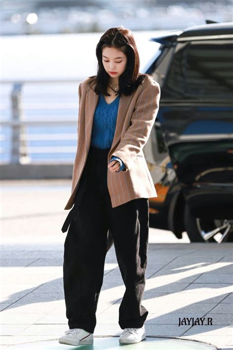 Blackpink jennie outfit fashion style. Pin oleh Jugu di Jennie Blackpink Airport Style di 2020